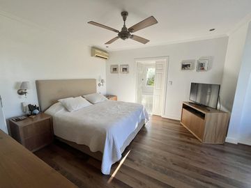 Espectacular Casa a la Laguna - Barrio Privado Castores 1