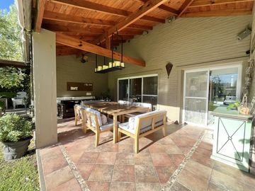 Espectacular Casa a la Laguna - Barrio Privado Castores 1