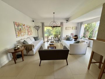 Espectacular Casa a la Laguna - Barrio Privado Castores 1