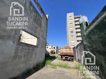 Terreno en Venta y en Alquiler en Berazategui - Ex Galpon a reciclar -  Acceso directo Autopista.
