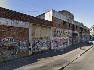 Terreno en Venta y en Alquiler en Berazategui - Ex Galpon a reciclar -  Acceso directo Autopista.