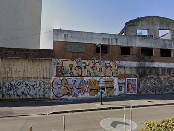 Terreno en Venta y en Alquiler en Berazategui - Ex Galpon a reciclar -  Acceso directo Autopista.