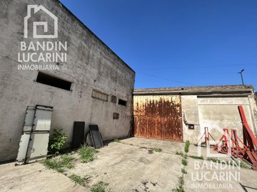 Terreno en Venta y en Alquiler en Berazategui - Ex Galpon a reciclar -  Acceso directo Autopista.