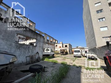 Terreno en Venta y en Alquiler en Berazategui - Ex Galpon a reciclar -  Acceso directo Autopista.