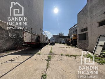 Terreno en Venta y en Alquiler en Berazategui - Ex Galpon a reciclar -  Acceso directo Autopista.