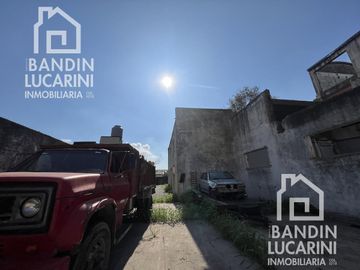 Terreno en Venta y en Alquiler en Berazategui - Ex Galpon a reciclar -  Acceso directo Autopista.