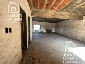 Terreno en Venta y en Alquiler en Berazategui - Ex Galpon a reciclar -  Acceso directo Autopista.