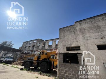 Terreno en Venta y en Alquiler en Berazategui - Ex Galpon a reciclar -  Acceso directo Autopista.