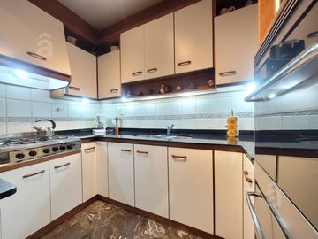 Casa 5 ambientes en Venta en Villa Ballester - Lote 418 m2 a 3 cuadras del centro comercial