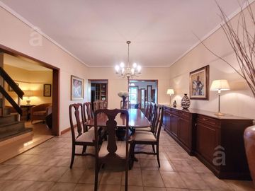 Casa 5 ambientes en Venta en Villa Ballester - Lote 418 m2 a 3 cuadras del centro comercial