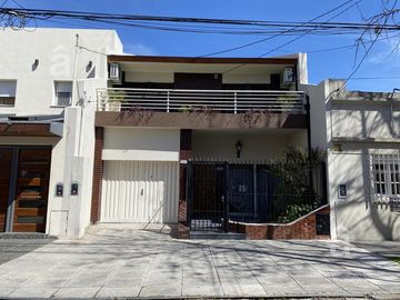 Casa 5 ambientes en Venta en Villa Ballester - Lote 418 m2 a 3 cuadras del centro comercial