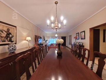 Casa 5 ambientes en Venta en Villa Ballester - Lote 418 m2 a 3 cuadras del centro comercial