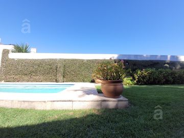 Casa 5 ambientes en Venta en Villa Ballester - Lote 418 m2 a 3 cuadras del centro comercial