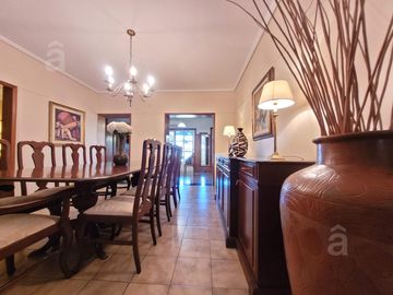 Casa 5 ambientes en Venta en Villa Ballester - Lote 418 m2 a 3 cuadras del centro comercial