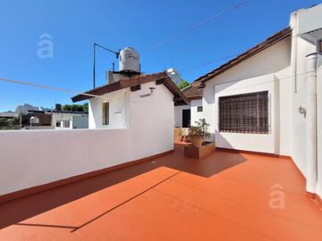 Casa 5 ambientes en Venta en Villa Ballester - Lote 418 m2 a 3 cuadras del centro comercial
