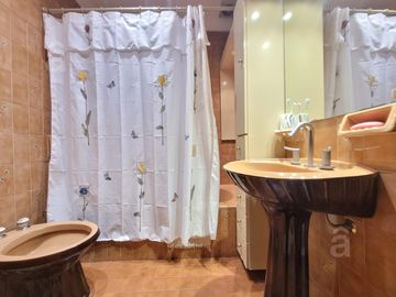 Casa 5 ambientes en Venta en Villa Ballester - Lote 418 m2 a 3 cuadras del centro comercial