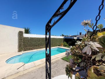 Casa 5 ambientes en Venta en Villa Ballester - Lote 418 m2 a 3 cuadras del centro comercial