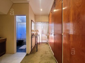 Casa 5 ambientes en Venta en Villa Ballester - Lote 418 m2 a 3 cuadras del centro comercial
