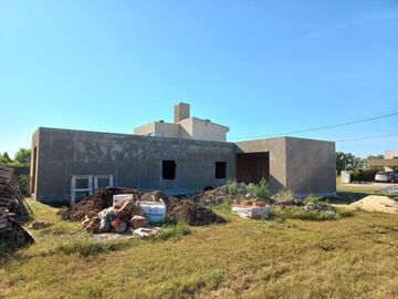 Casa en  Venta 2 dormitorios 2 baños a terminar en el barrio el Molino Roldan
