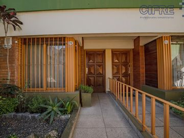 PH en Villa Devoto de 4 ambientes con gran patio y quincho equipado, 2 baños
