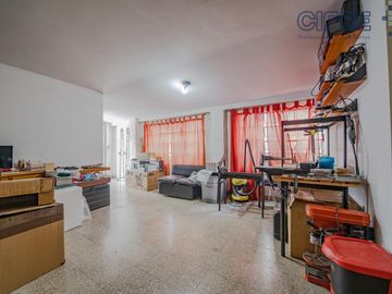 PH en Villa Devoto de 4 ambientes con gran patio y quincho equipado, 2 baños
