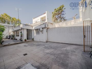PH en Villa Devoto de 4 ambientes con gran patio y quincho equipado, 2 baños
