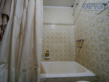 PH en Villa Devoto de 4 ambientes con gran patio y quincho equipado, 2 baños