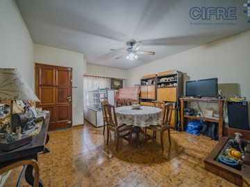 PH en Villa Devoto de 4 ambientes con gran patio y quincho equipado, 2 baños
