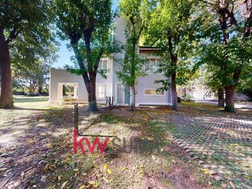 Casa en  Venta en Abril Club de Campo