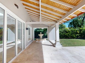 Casa en  Venta en Abril Club de Campo