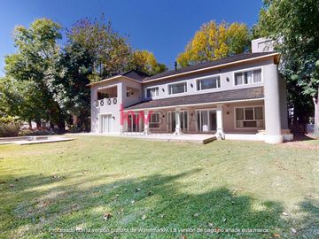 Casa en  Venta en Abril Club de Campo