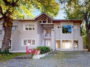 Casa en  Venta en Abril Club de Campo