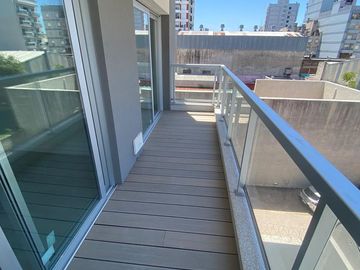 HERMOSO 2 AMB A ESTRENAR CON COCHERA , DETALLES DE CALIDAD