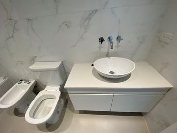 HERMOSO 2 AMB A ESTRENAR CON COCHERA , DETALLES DE CALIDAD
