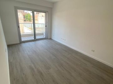 HERMOSO 2 AMB A ESTRENAR CON COCHERA , DETALLES DE CALIDAD