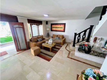 Casa con piscina en la cumbre