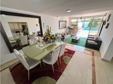 Casa con piscina en la cumbre