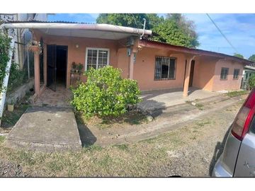 SE VENDE DOS CENTRICAS CASAS EN CHITRE