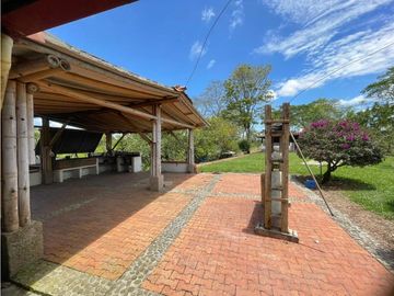 SE VENDE FINCA EN ALCALA  CON 8 CUADRAS