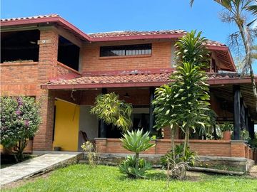SE VENDE FINCA EN ALCALA  CON 8 CUADRAS