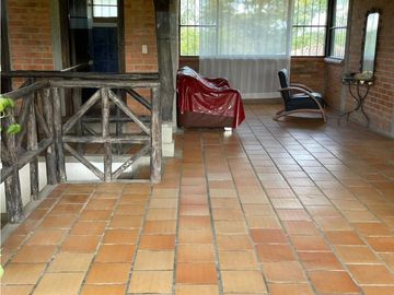 SE VENDE FINCA EN ALCALA  CON 8 CUADRAS