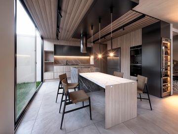 Casa en  venta en esquina, Lomas de Angelopolis, Puebla.
