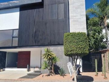 Casa en  venta frente a Sonata con 4 recamaras