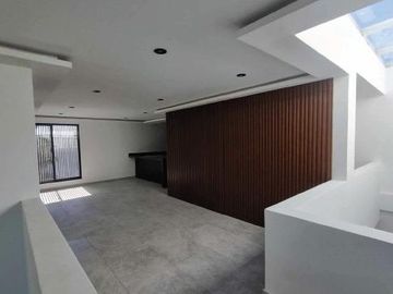 Casa en  venta frente a Sonata con 4 recamaras