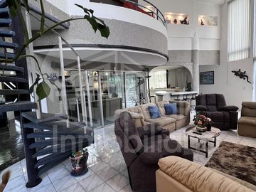 Casa para remodelar en Valle Escondido