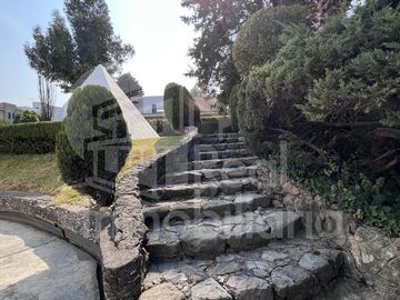 Casa para remodelar en Valle Escondido