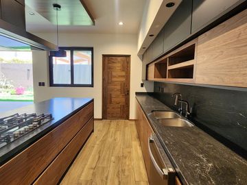 Casa en  Venta en Club de Golf Altozano con Casa Club
