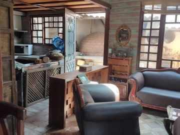 Venta Quinta Guayllabamba con árboles frutales