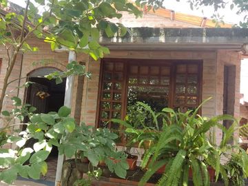 Venta Quinta Guayllabamba con árboles frutales