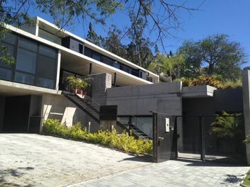 Venta Espectacular Casa 5 dormitorios en Urbanización Pillagua. Sector Santa Ines. Cumbayá. SC